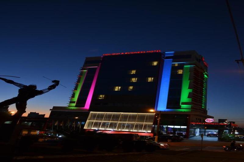 Holiday & Business Hotel - Em Frente Ao Centro De Eventos E Arena Conda Chapecó Exterior foto